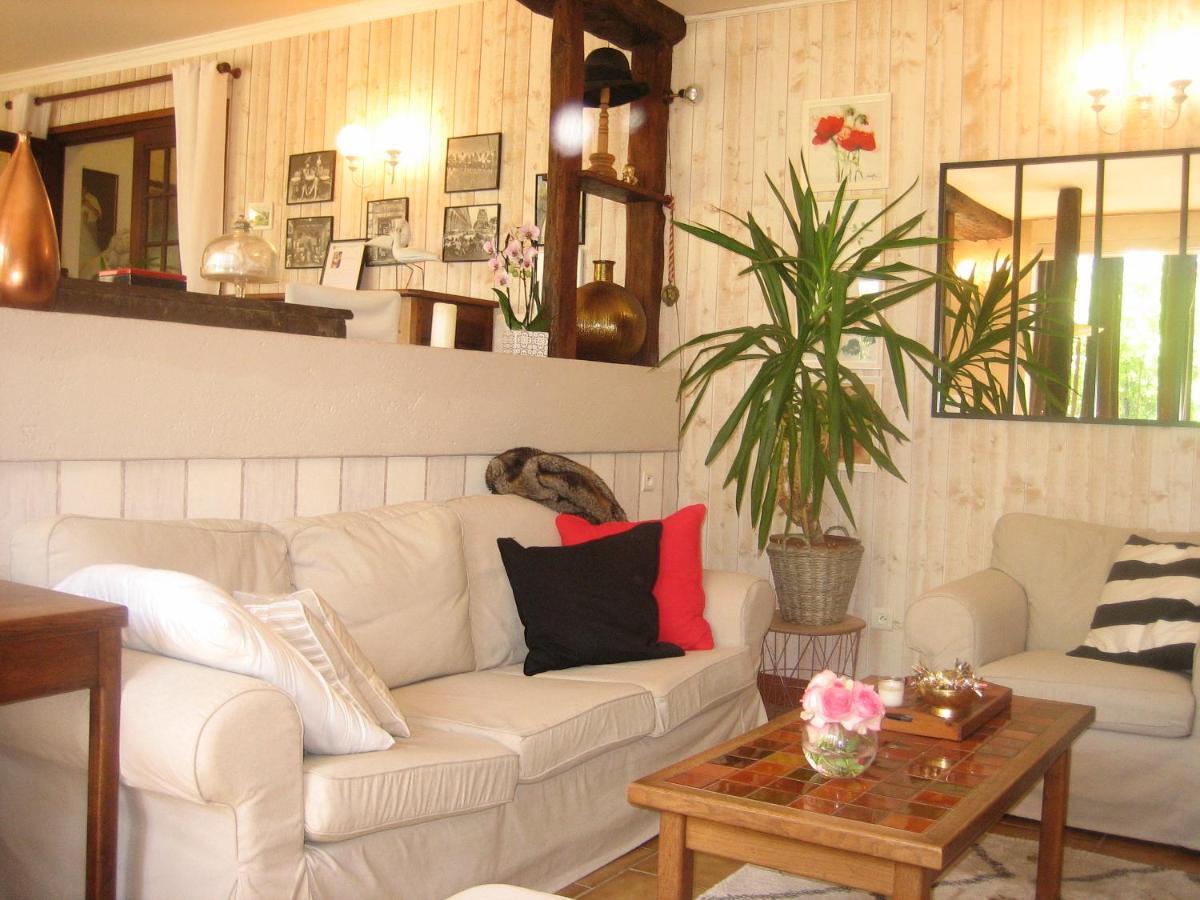 Les Pierres Blanches Bed & Breakfast Bonneuil-Matours Exterior photo