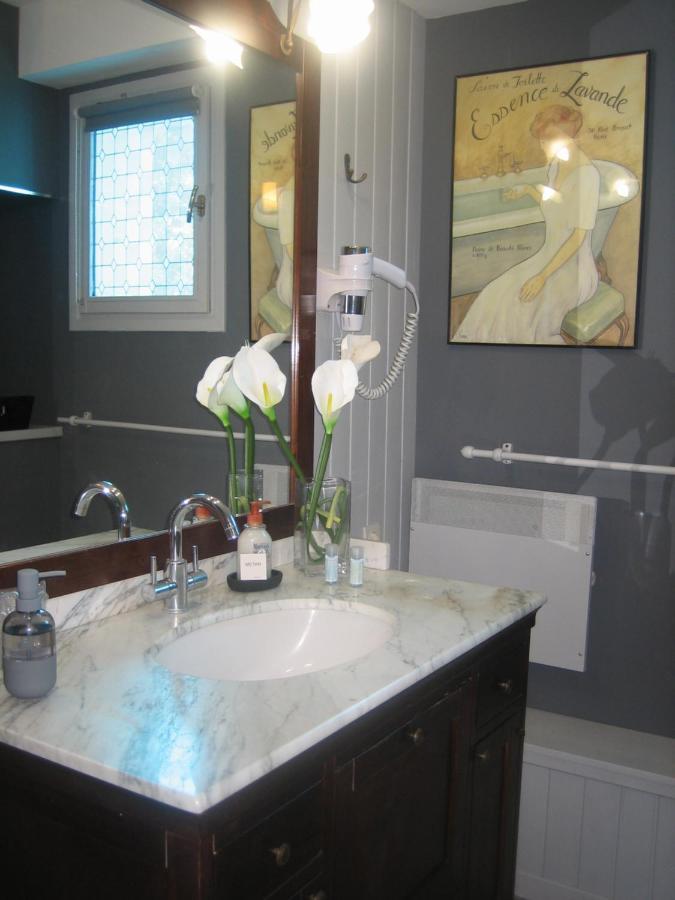 Les Pierres Blanches Bed & Breakfast Bonneuil-Matours Exterior photo